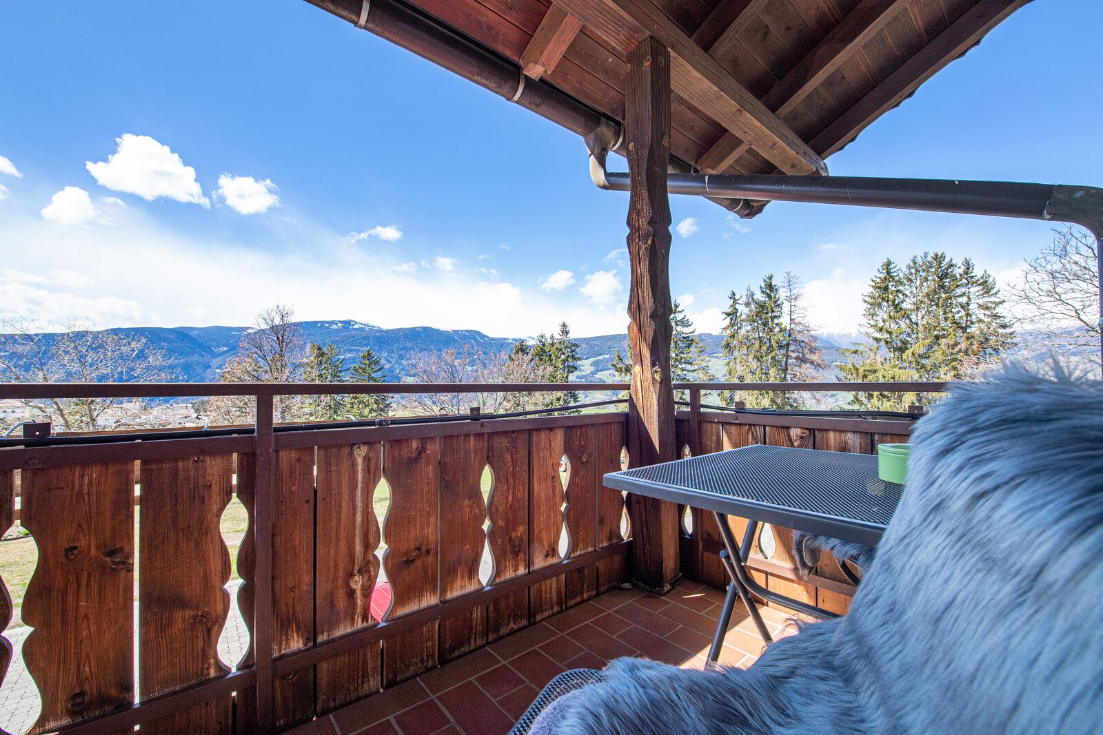 Balkon mit Bergblick